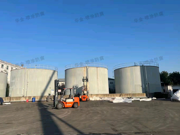 Large oil tank spray anti-corrosion project